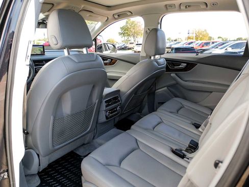 Used 2017 Audi Q7 3.0T Prestige image 38