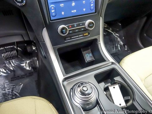 Used 2024 Ford Edge SE w/ Black Appearance Package image 19