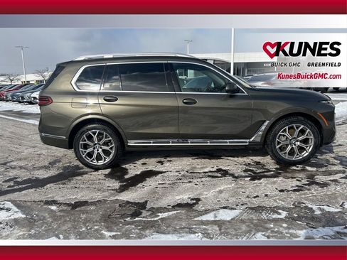 Used 2025 BMW X7 xDrive40i image 4