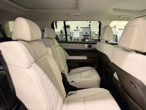 Used 2024 Hyundai Santa Fe Calligraphy image 25