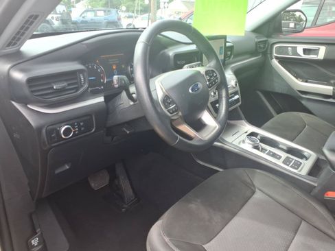 Used 2024 Ford Explorer XLT RWD image 18