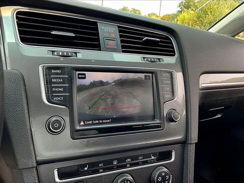 Used 2017 Volkswagen Golf Alltrack S image 18