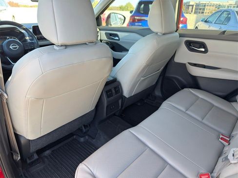 Used 2023 Nissan Rogue SV w/ SV Premium Package image 24