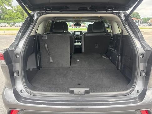 Used 2025 Toyota Highlander XLE FWD image 20