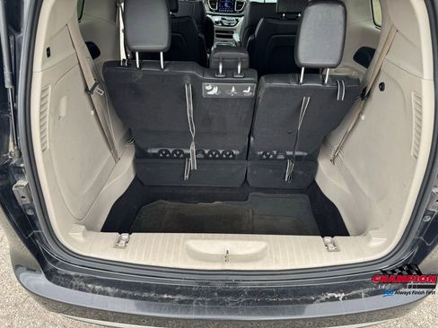 Used 2017 Chrysler Pacifica Touring-L image 28