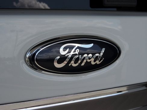 Used 2014 Ford Expedition XLT w/ Equipment Group 201A RWD image 12