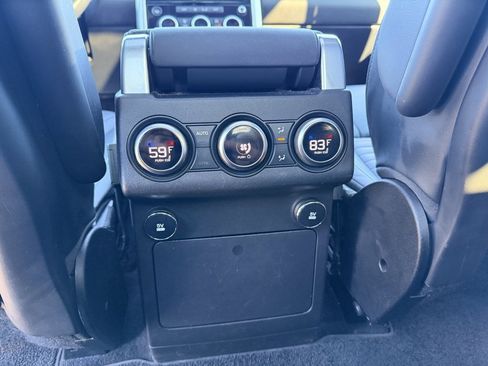 Used 2020 Land Rover Discovery HSE image 28