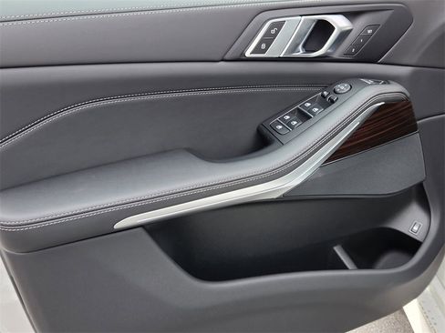 New 2026 BMW X5 xDrive50e image 8