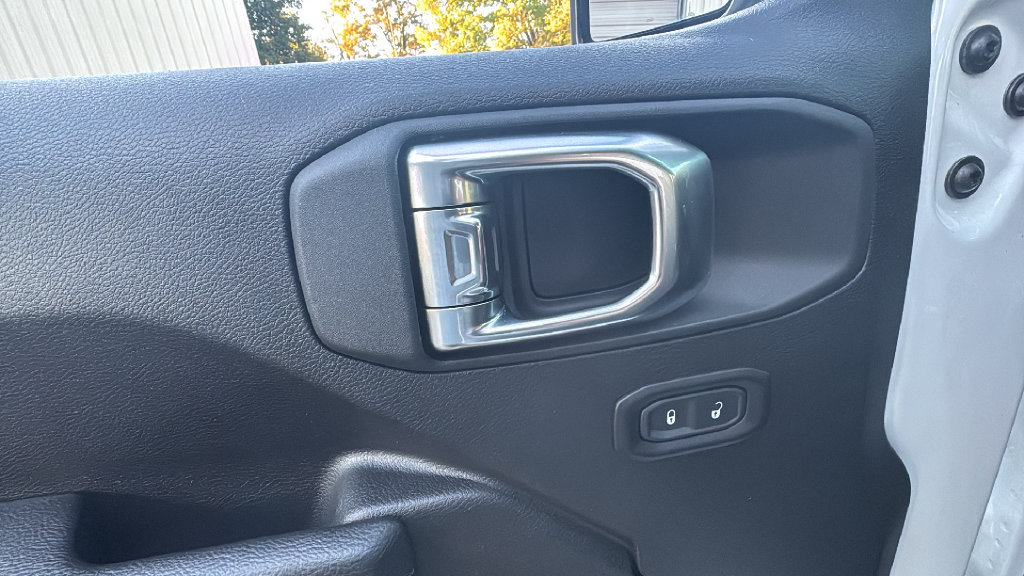 Used 2025 Jeep Wrangler Sport AWD/4WD image 15