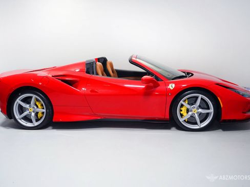 Used 2021 Ferrari F8 Tributo RWD image 3