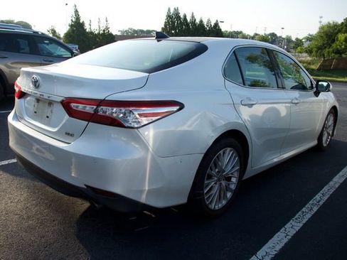 Used 2018 Toyota Camry XLE FWD image 8