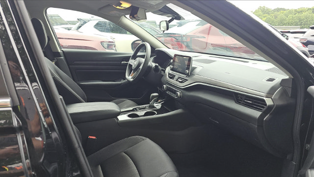 Used 2024 Nissan Pathfinder SV w/ Black Appearance Package AWD/4WD image 10
