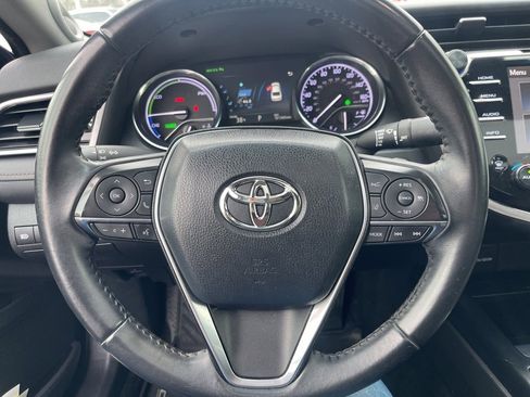 Used 2018 Toyota Camry XLE image 12