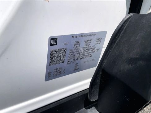 Used 2024 Chevrolet Trax RS w/ Sunroof Package FWD image 30