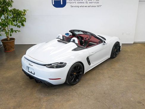 Used 2020 Porsche 718 Boxster Spyder RWD image 38