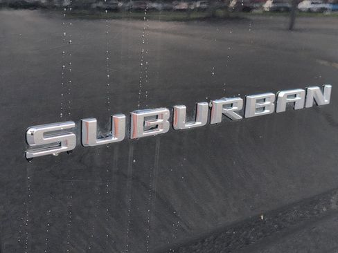 Used 2025 Chevrolet Suburban Premier AWD/4WD image 10