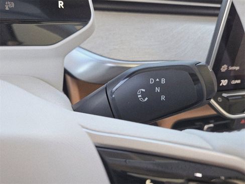 New 2025 Volkswagen ID. Buzz 1st Edition image 36