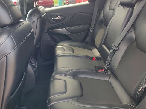 Used 2019 Jeep Cherokee Latitude Plus w/ Cold Weather Group AWD/4WD image 20