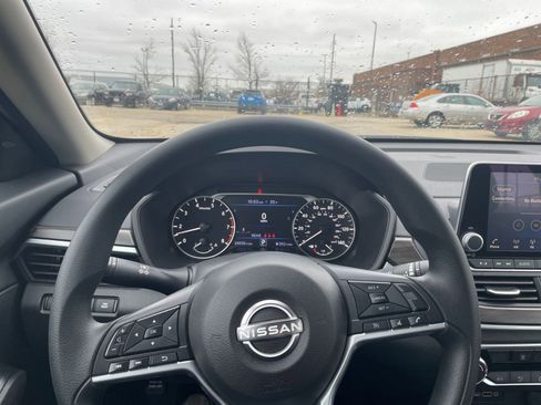 Used 2025 Nissan Altima 2.5 SV image 34