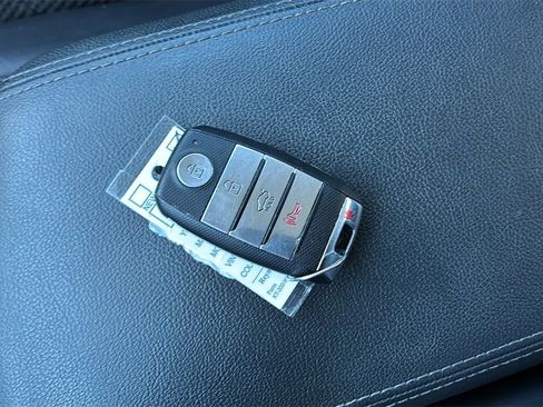 Used 2019 Kia Optima S image 29