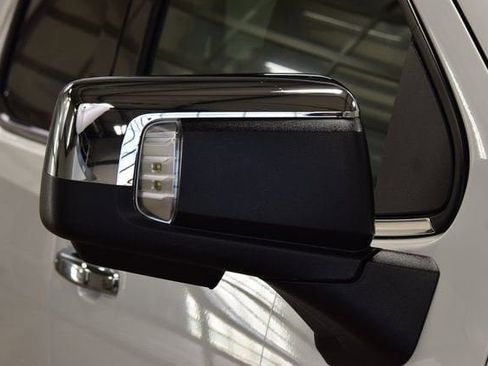 New 2026 Chevrolet Silverado 1500 LTZ w/ LTZ Premium Package AWD/4WD image 18