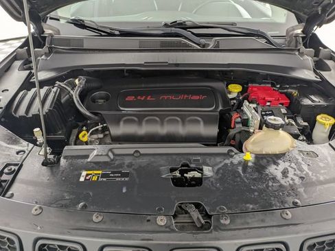 Used 2019 Jeep Compass Latitude AWD/4WD image 36