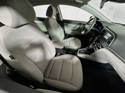 Used 2020 Hyundai Elantra SE FWD image 22