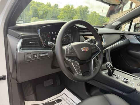 Used 2025 Cadillac XT5 Premium Luxury w/ Technology Package AWD/4WD image 25