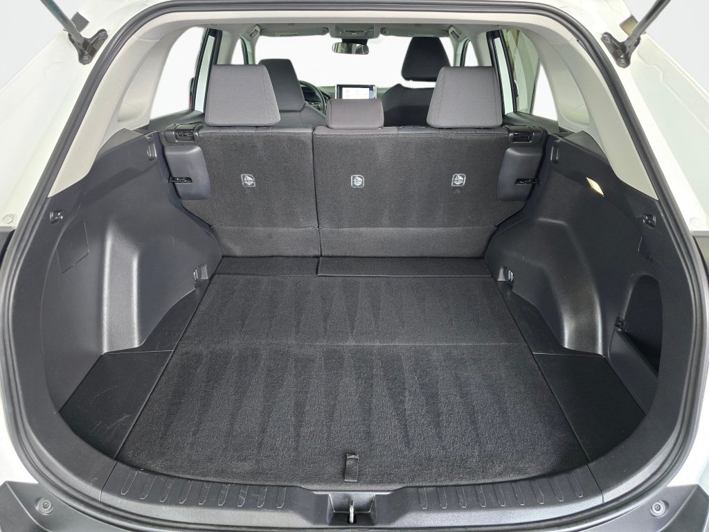 Used 2025 Toyota RAV4 XLE AWD/4WD image 16