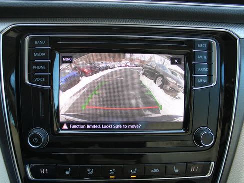 Used 2017 Volkswagen Passat 1.8T R-Line image 34