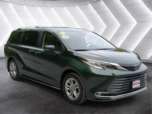 Used 2023 Toyota Sienna Limited AWD/4WD image 7