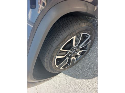 Used 2021 GMC Acadia SLE w/ Driver Convenience Package FWD image 8