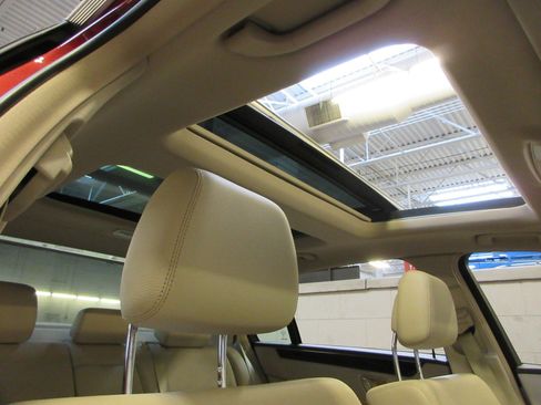 Used 2015 Mercedes-Benz E 250 BlueTEC 4MATIC Sedan image 13