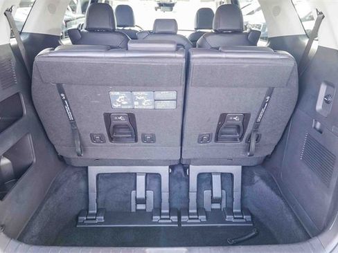 Used 2025 Kia Carnival image 26