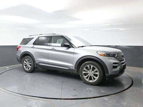 Used 2022 Ford Explorer Limited w/ Equipment Group 301A AWD/4WD image 5