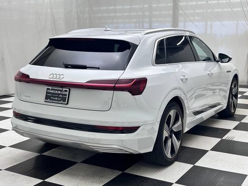 Used 2019 Audi e-tron Prestige w/ Prestige Package AWD/4WD image 7