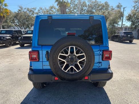 Used 2025 Jeep Wrangler Sahara image 5