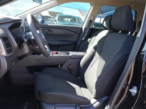 Used 2024 Nissan Rogue S image 7