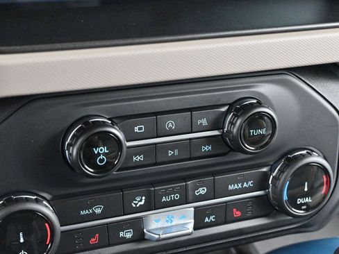 Used 2022 Ford Bronco Wildtrak image 24