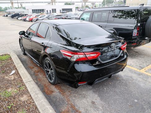 Used 2018 Toyota Camry SE FWD image 10