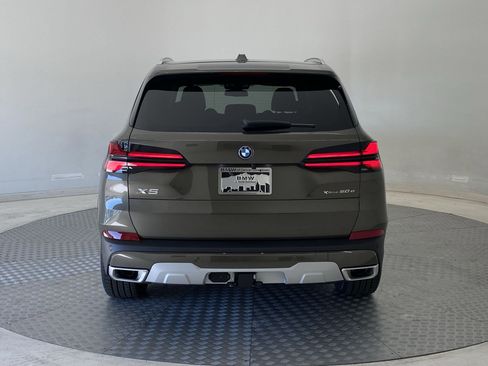 Used 2026 BMW X5 xDrive50e w/ Premium Package image 9
