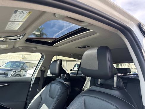 Used 2025 Kia Niro Wave image 16