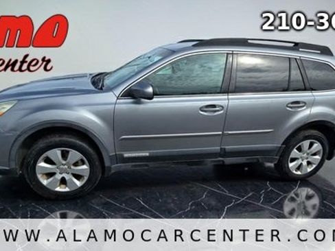 Used 2011 Subaru Outback 2.5i Premium AWD/4WD image 2
