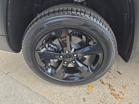 New 2025 Jeep Grand Cherokee L Limited w/ Luxury Tech Group II image 24