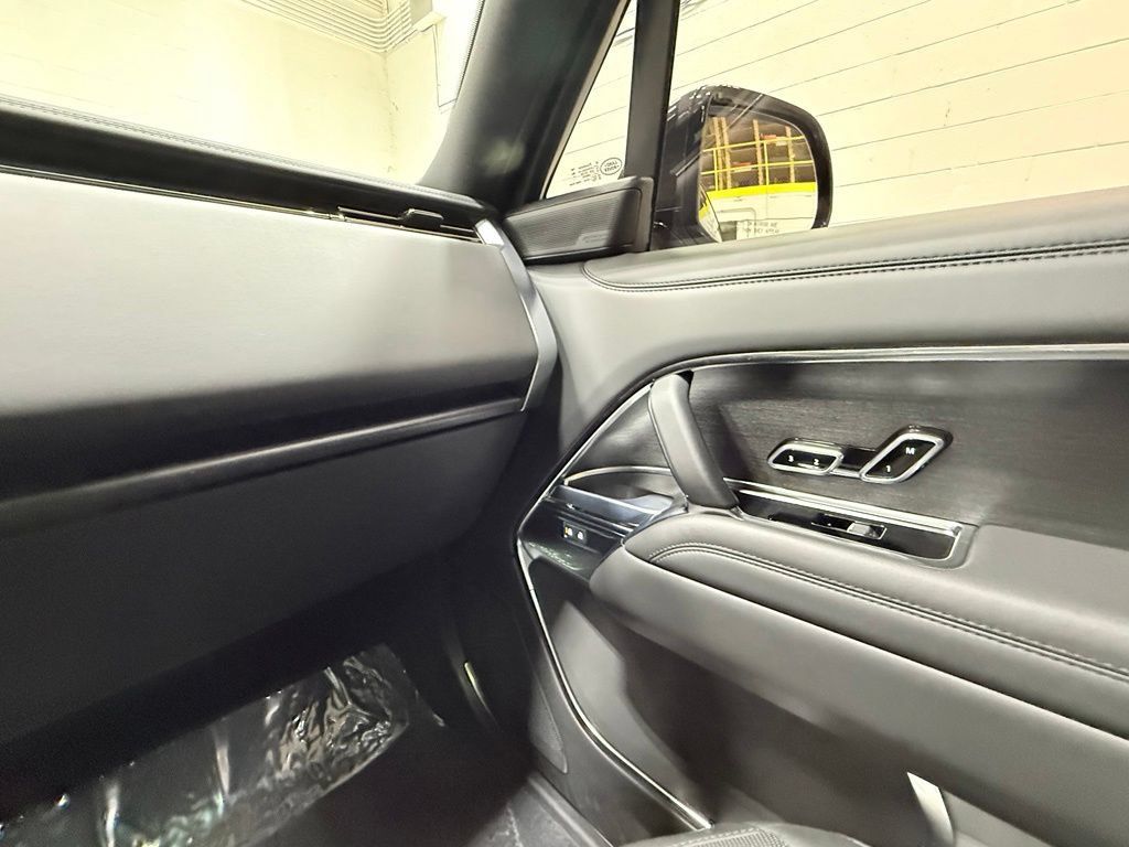 Used 2024 Land Rover Range Rover SE AWD/4WD image 34
