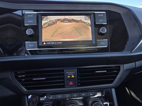 Used 2024 Volkswagen Jetta SE image 11