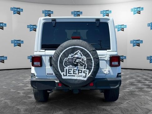 Certified 2022 Jeep Wrangler Unlimited Sahara AWD/4WD image 5