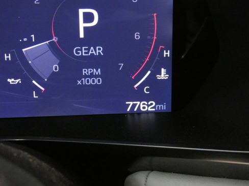 Used 2023 GMC Canyon AT4X image 22