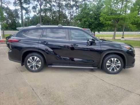 Certified 2024 Toyota Highlander XLE FWD image 18