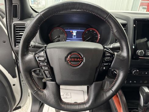 Used 2022 Nissan Frontier PRO-4X image 7